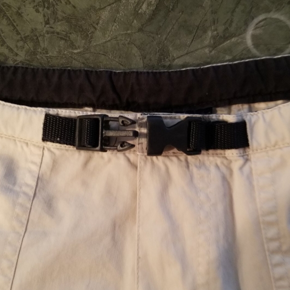 Retro 90's-early 2000's style khaki shorts - Picture 7 of 7